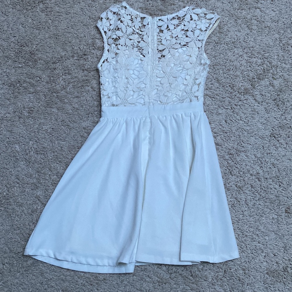 Super cute white dress - Picture 2 of 2